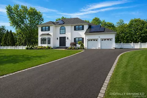 20 Chateau Dr, Manorville, NY 11949