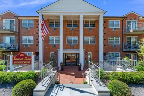 250 N Village Ave #A24, Rockville Centre, NY 11570