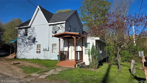 155 Huckleberry Tpke, Wallkill, NY 12589