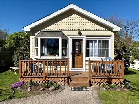 42 Waterstone Rd, Greenwood Lake, NY 10925