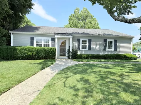 58 Harbor Rd N, Amityville, NY 11701