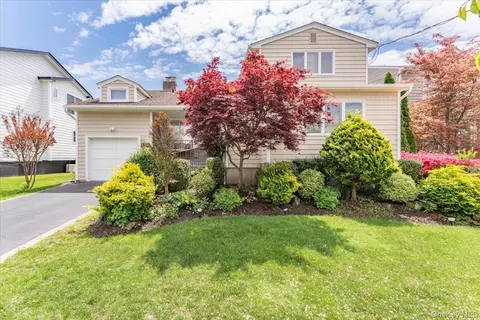 821 Napoleon St, Woodmere, NY 11598