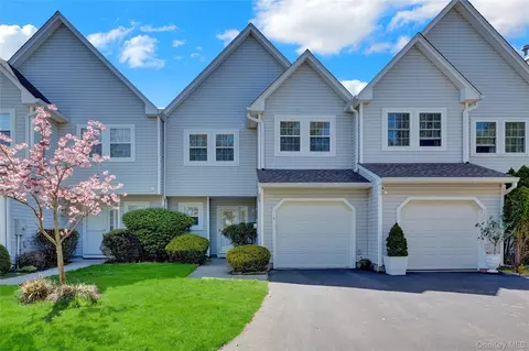 113 Erin Ln, Setauket, NY 11733