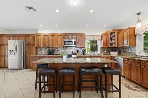 61 Jane St, Greenburgh, NY 10530