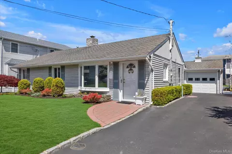 25 Bayview Ave, Babylon, NY 11702