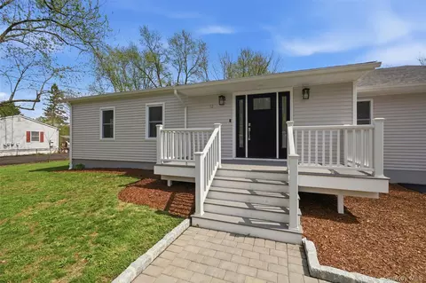 13 Maple Dr, Warwick, NY 10990