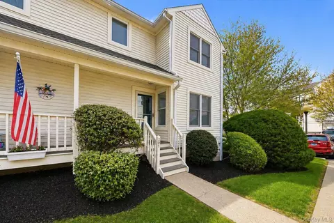 207 Cornwall Meadows Ln, Patterson, NY 12563