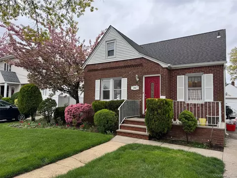 1067 Theodora St, Franklin Square, NY 11010