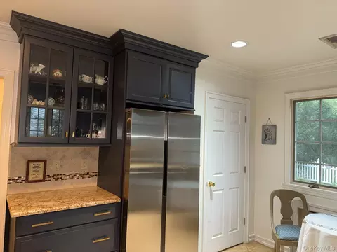 Kitchen - 37 Eimer St, Orangetown, NY 10983 photo 4 of 4