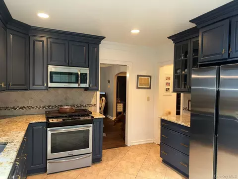 Kitchen - 37 Eimer St, Orangetown, NY 10983 photo 2 of 4