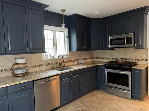 Kitchen - 37 Eimer St, Orangetown, NY 10983 photo 1 of 4