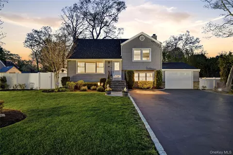 237 Woodlawn Ave, Saint James, NY 11780
