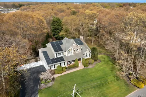251 Oakwood Rd, Oakdale, NY 11769
