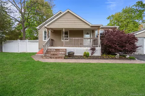 81 Steuben Blvd, Nesconset, NY 11767