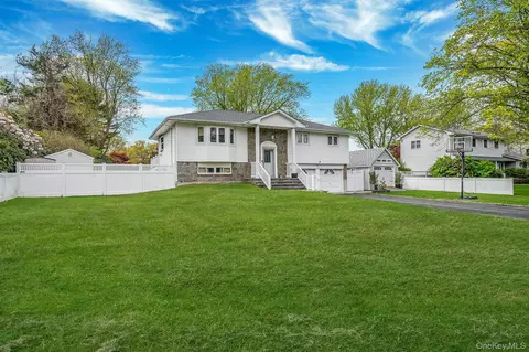 6 Warbler Ln, Commack, NY 11725