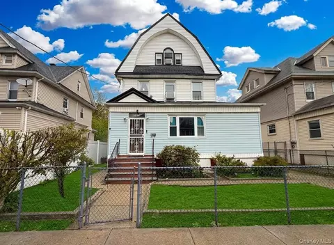 8755 114th St, Richmond Hill, NY 11418