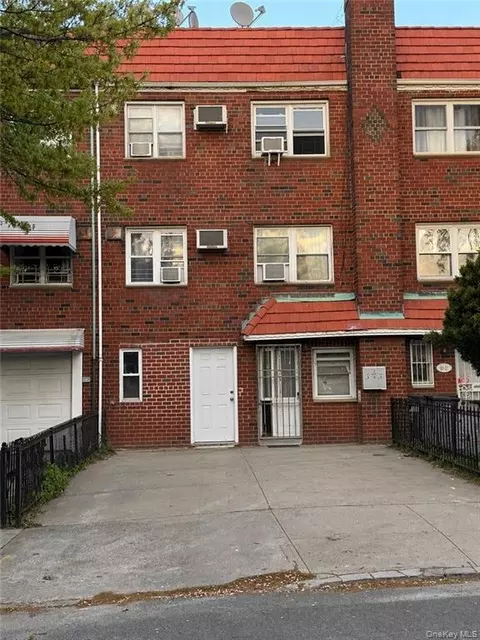 30-19 80th St, East Elmhurst, NY 11370
