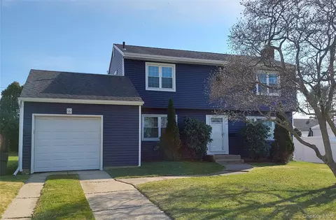 14 Bradford Rd, Plainview, NY 11803