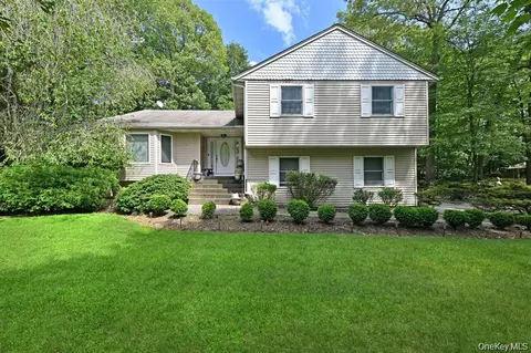 17 E Stemmer Ln, Ramapo, NY 10901