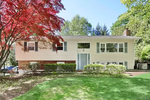 7 Old Hempstead Rd, Clarkstown, NY 10956