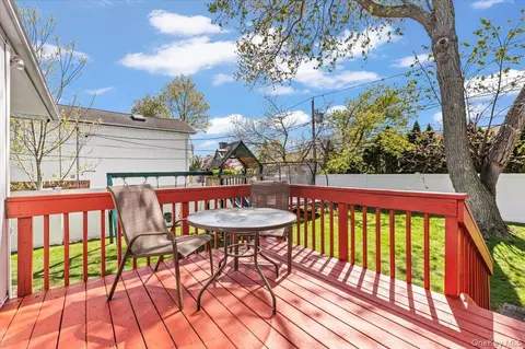 Exterior - 61 Winthrop Rd, Plainview, NY 11803 photo 2 of 5