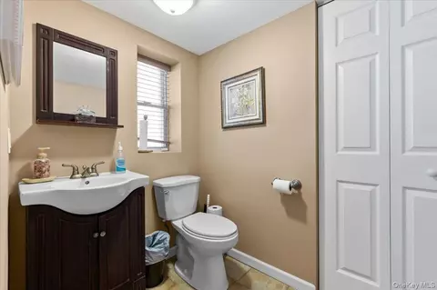 Bath - 61 Winthrop Rd, Plainview, NY 11803 photo 3 of 3