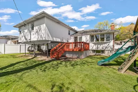 Exterior - 61 Winthrop Rd, Plainview, NY 11803 photo 3 of 5