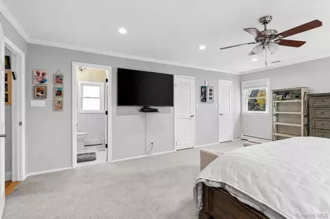 Bedroom - 61 Winthrop Rd, Plainview, NY 11803 photo 3 of 7