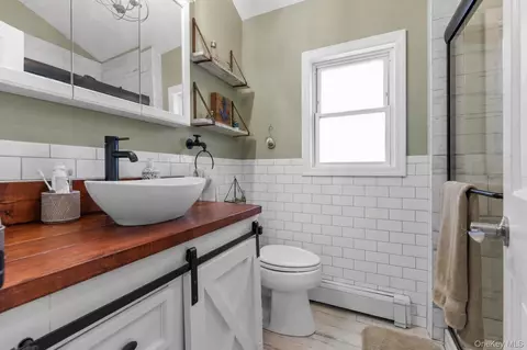 Bath - 61 Winthrop Rd, Plainview, NY 11803 photo 2 of 3