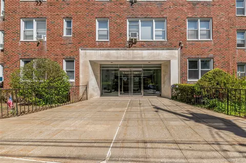25 Sunnyside Dr #4C, Yonkers, NY 10705