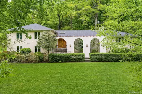 77 Central Dr, Briarcliff Manor, NY 10510