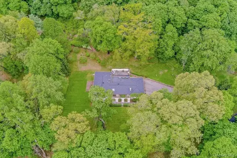 77 Central Dr, Briarcliff Manor, NY 10510