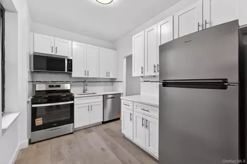 41-41 41st St #3J, Sunnyside, NY 11104