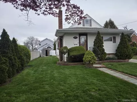 219 Oakview Ave, Oceanside, NY 11572