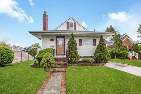 219 Oakview Ave, Oceanside, NY 11572