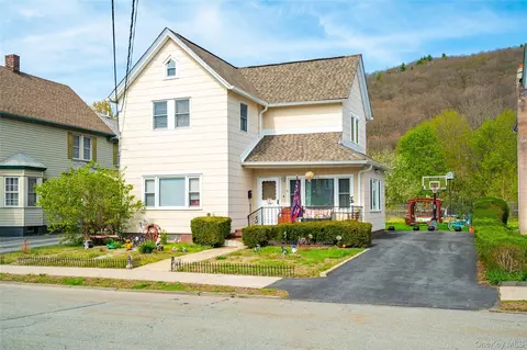 15 Erie St, Port Jervis, NY 12771