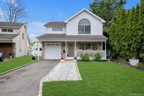 22 Madison St, North Hempstead, NY 11050