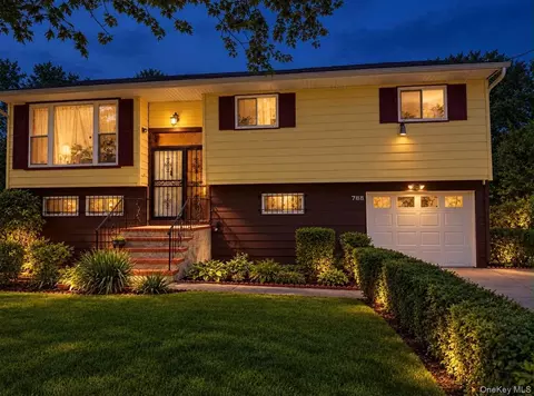 788 Bayview Ave, Amityville, NY 11701