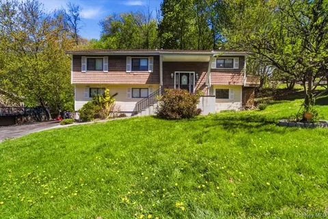 40 Donald Dr, Greenburgh, NY 10706