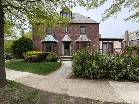 13843 76th Ave, Flushing, NY 11367