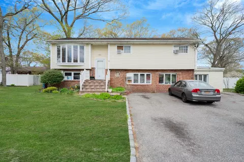 72 Rockland Ave, West Babylon, NY 11704