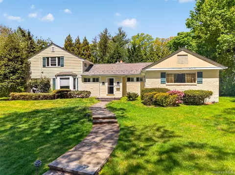 77 Merrivale Rd, North Hempstead, NY 11020