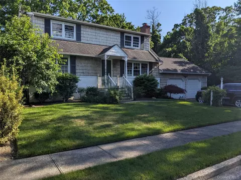 2 Rhode Island Ave, Massapequa, NY 11758