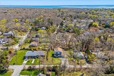 15 Sherman Ave # A, Hampton Bays, NY 11946