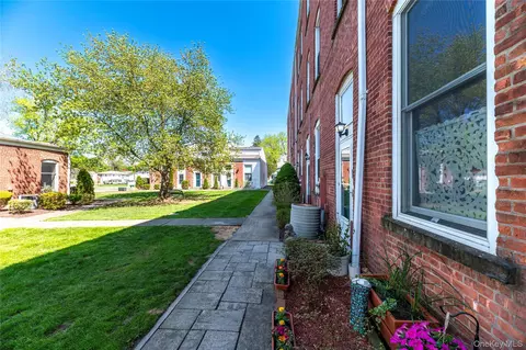 25 Village Ml, Haverstraw, NY 10927