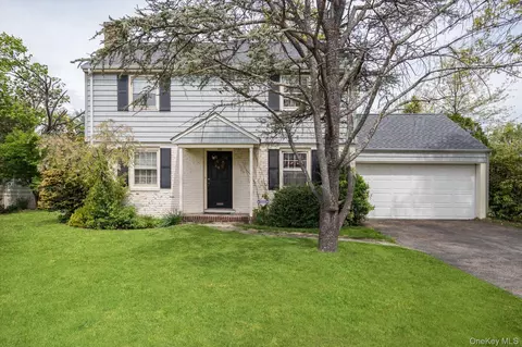 108 Charles St, North Hempstead, NY 11501