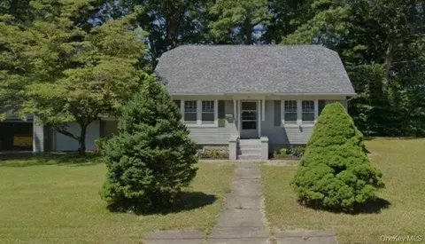 20 Gatelot Ave, Lake Ronkonkoma, NY 11779