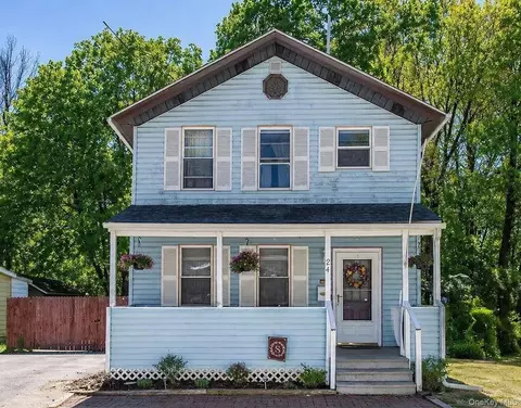 24 E Market St, Hyde Park, NY 12538