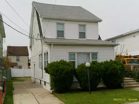 12128 194th St, New York, NY 11413