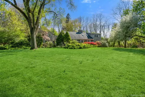 42 Senne Rd, Northport, NY 11768